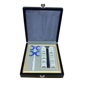 Prismensatz mit 48 Messgläsern und Linsenträger im Koffer